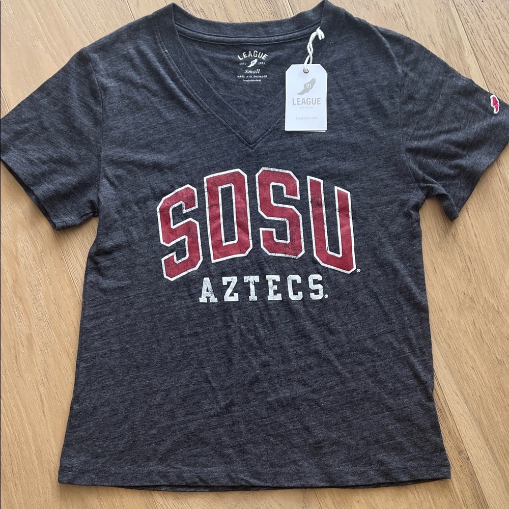 🖤❤️SDSU Women’s V-neck T-shirt🖤❤️